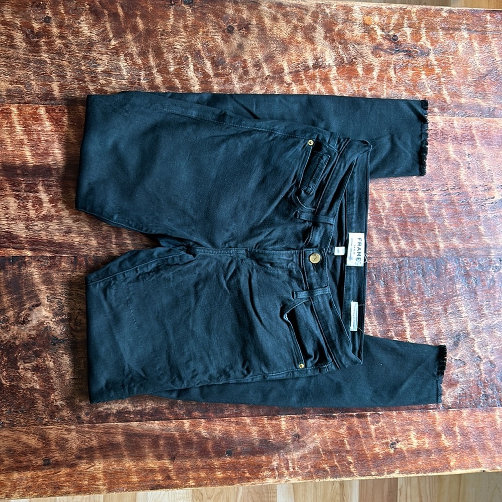 FRAME denim skinny jeans “le skinny de Jeanne” size 28